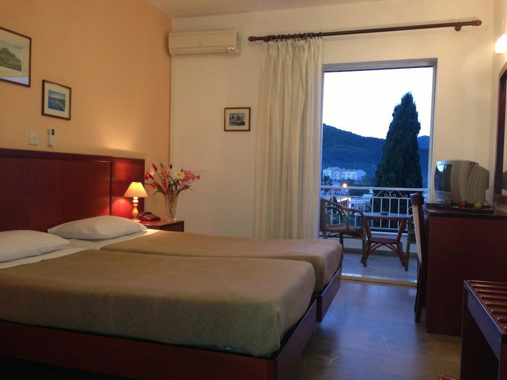 Three Stars Beach Hotel Moraḯtika Phòng bức ảnh